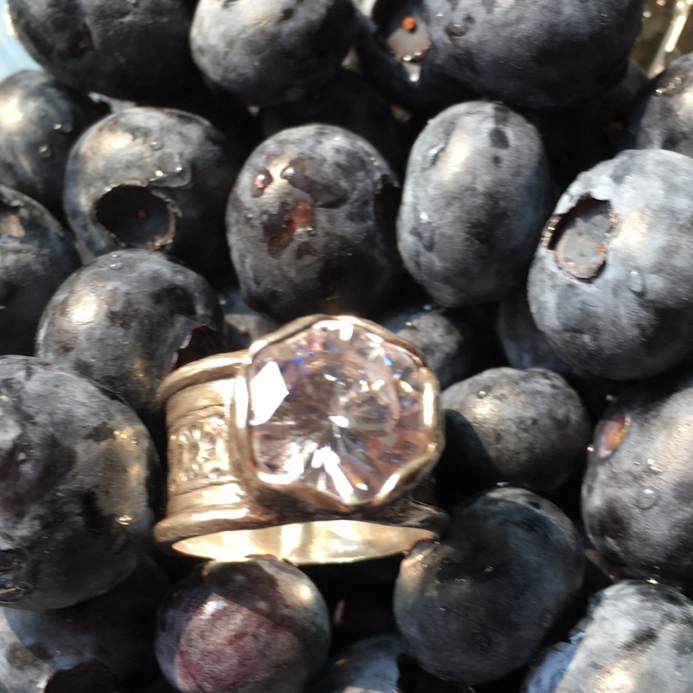 Like Silpada Queen for a Day ring (not marked)